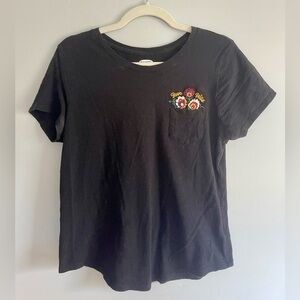 *Bundle 3 items for $6!!* 2 Old Navy Everywear Tees